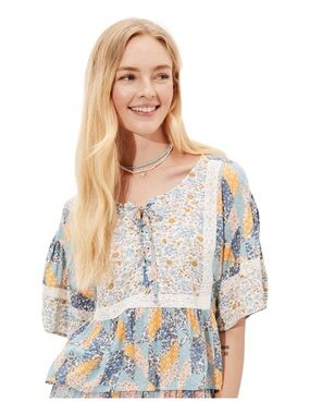 AMERICAN EAGLE Floral Lace-Up Flutter-Sleeve
Blouse